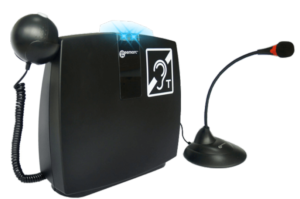 Barrierefreie Produkte: schwarze, mobile, induktive Höranlage "LoopHear", links ein Kopfhörer, rechts ein Mikrofon
